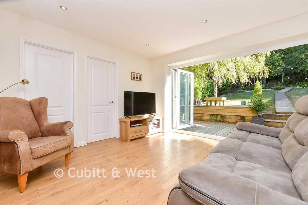 Downs Way Close, Tadworth, KT20, photo 7