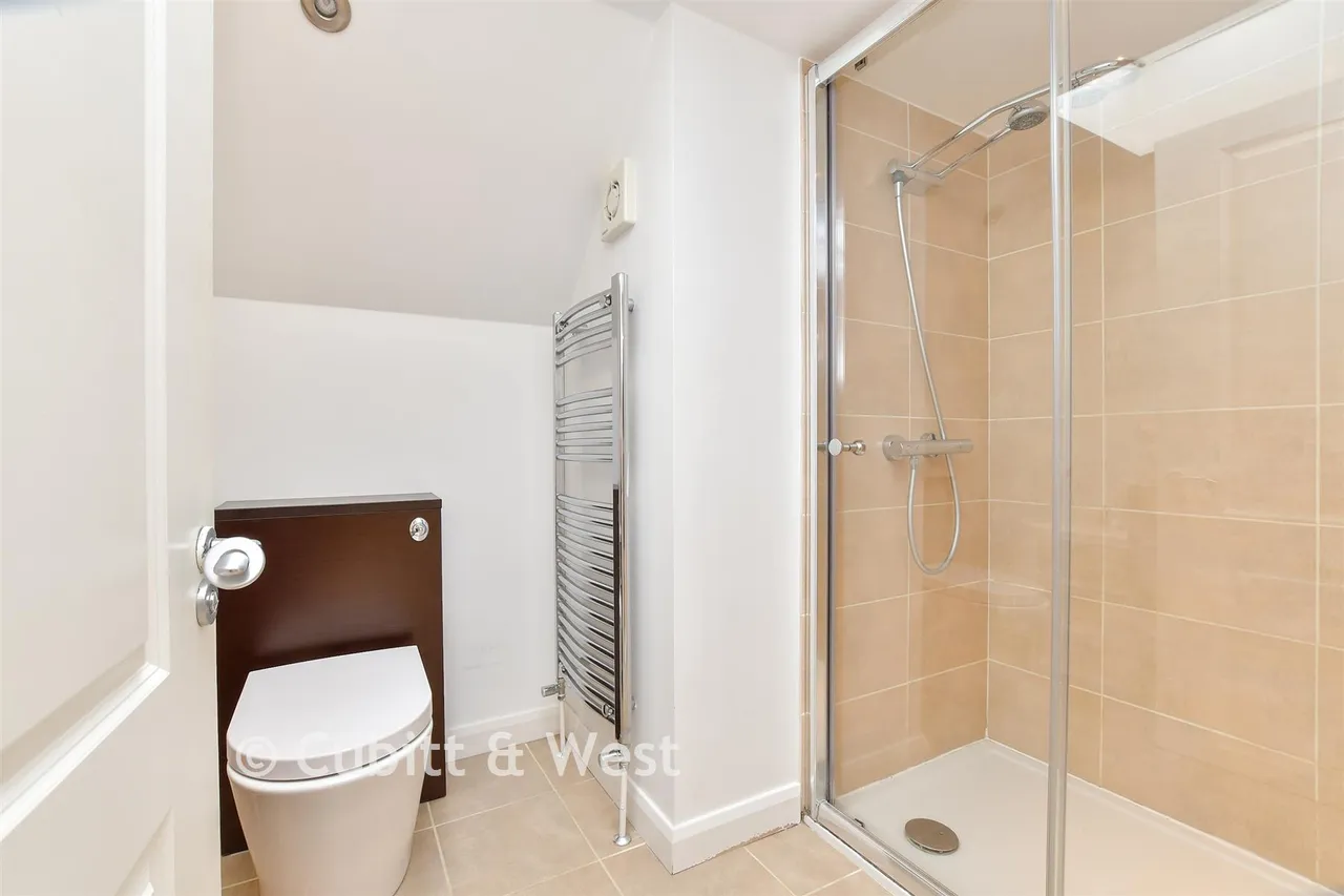 Downs Way Close, Tadworth, KT20, photo 13