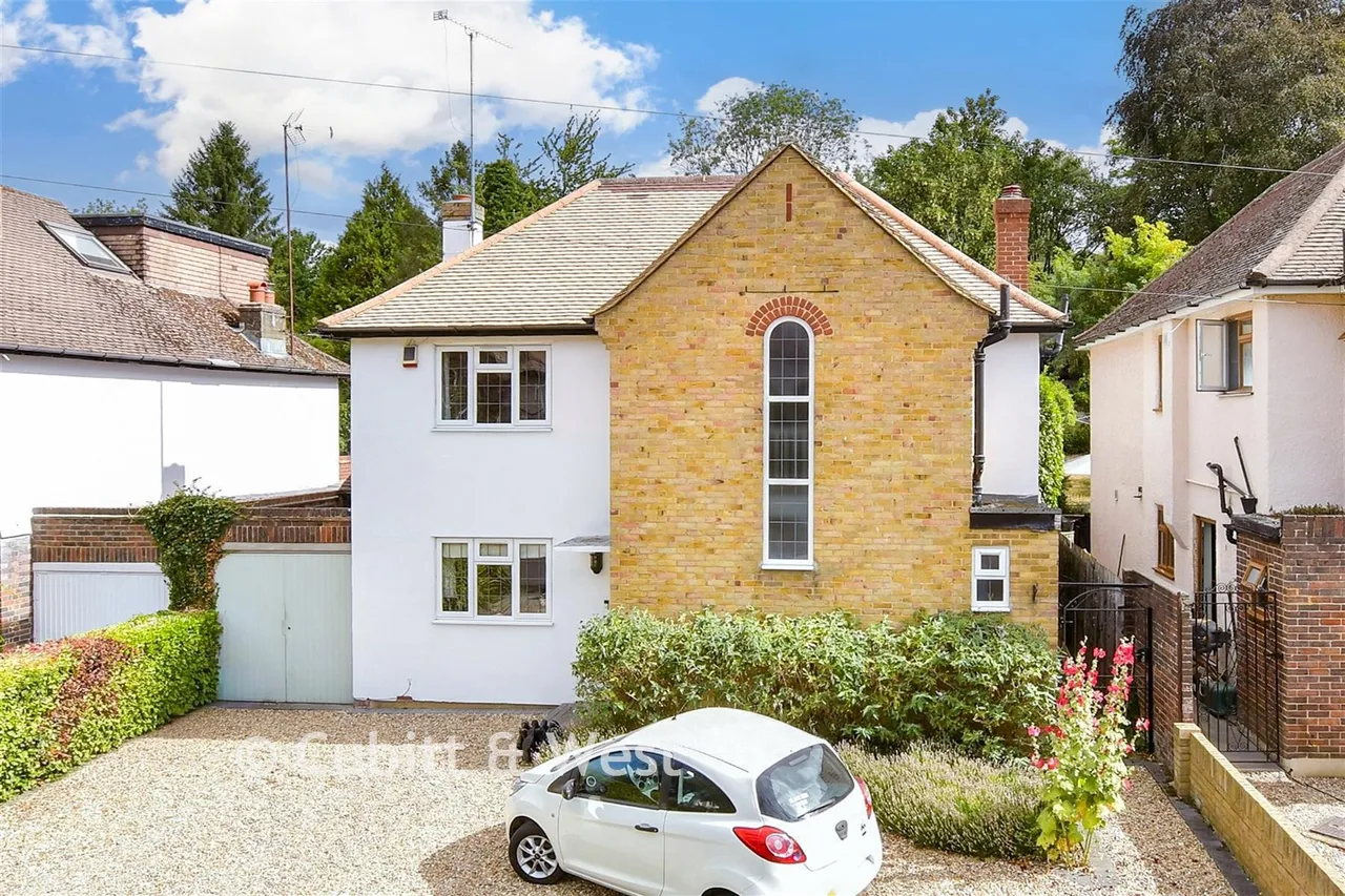 5 bed house for sale, Downs Way Close, Tadworth, KT20