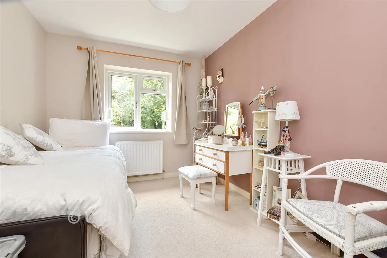 Downs Way Close, Tadworth, KT20, photo 16
