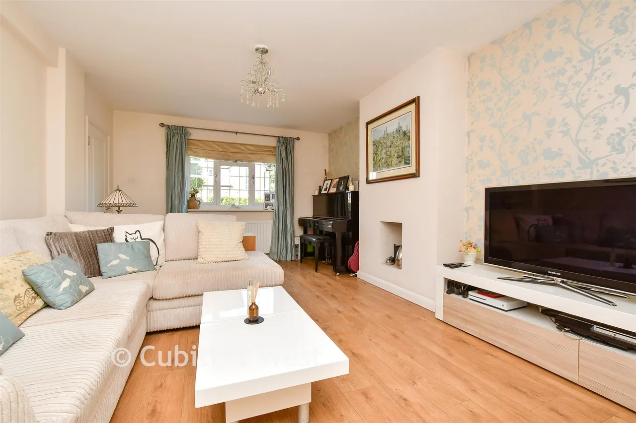 Downs Way Close, Tadworth, KT20, photo 6