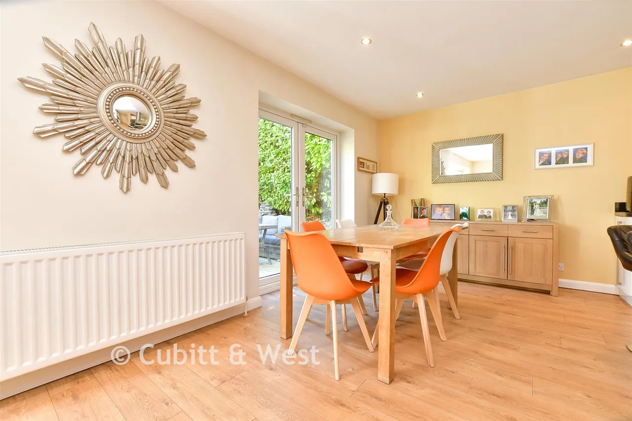 Downs Way Close, Tadworth, KT20, photo 9