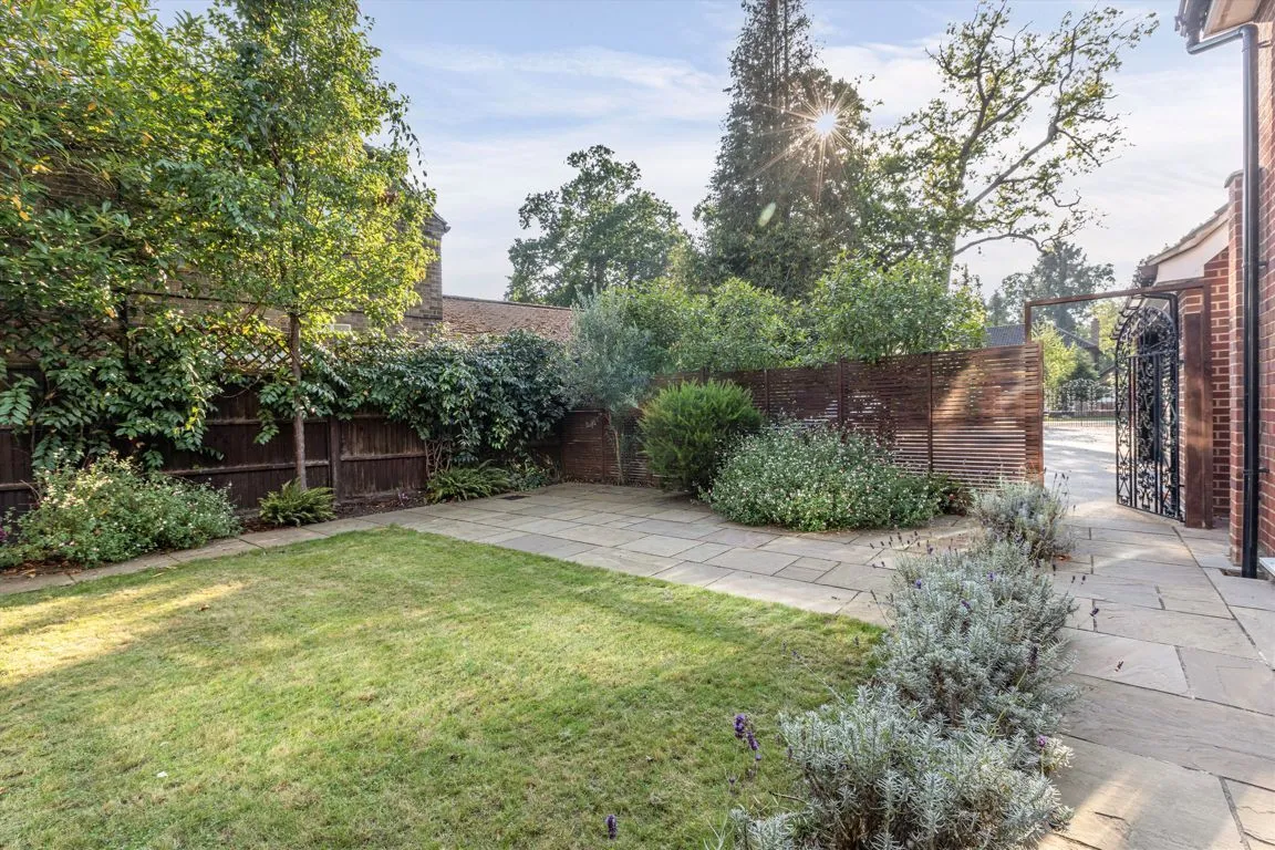Dartnell Park Road, West Byfleet, KT14, photo 18
