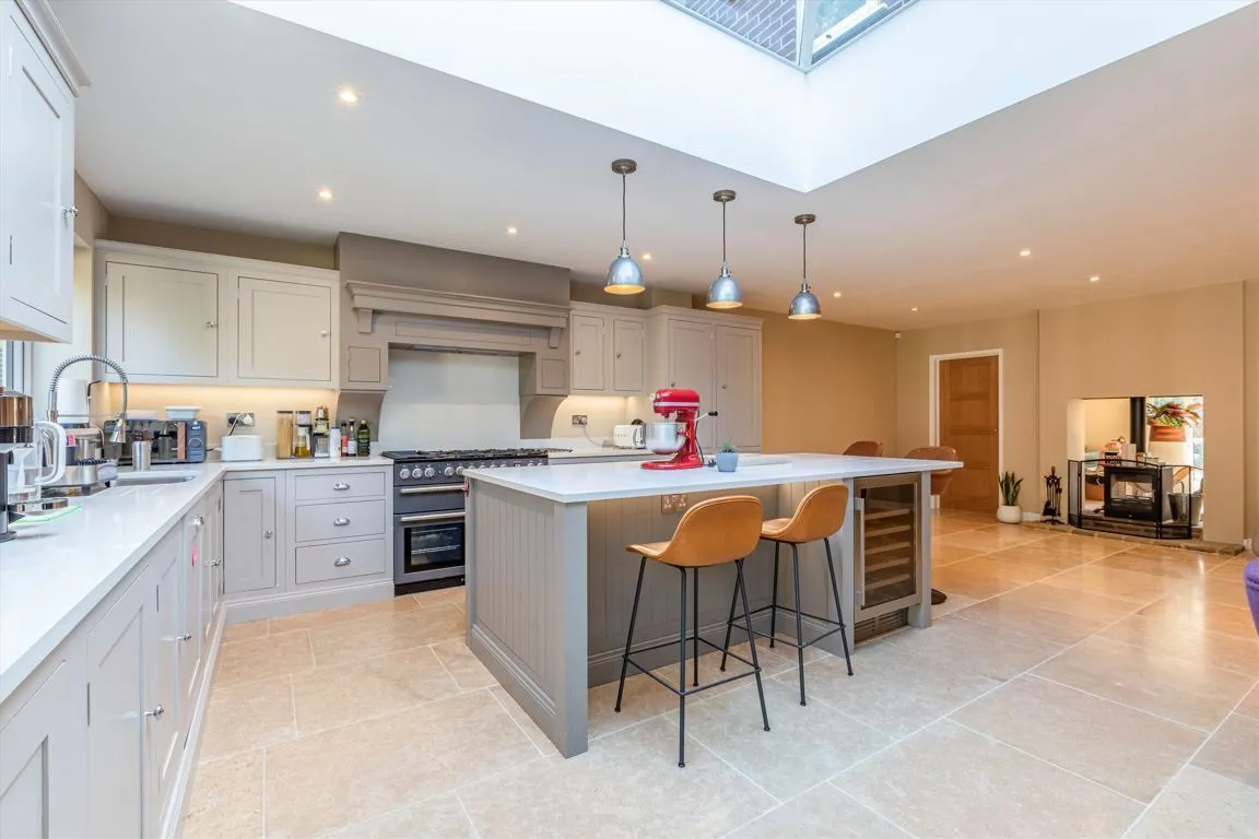 Dartnell Park Road, West Byfleet, KT14, photo 2