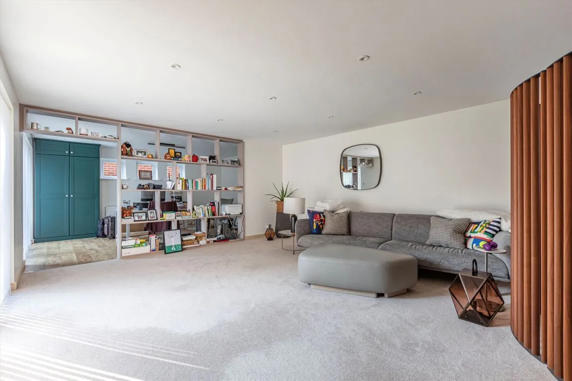 Dartnell Park Road, West Byfleet, KT14, photo 6
