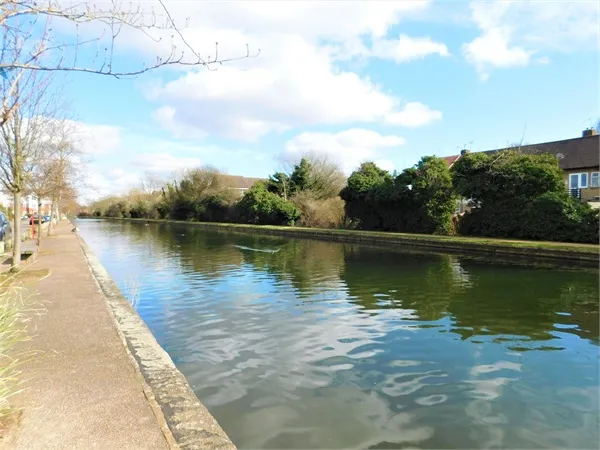 Tollgate Drive, Hayes, Greater London, UB4 0NW, photo 4