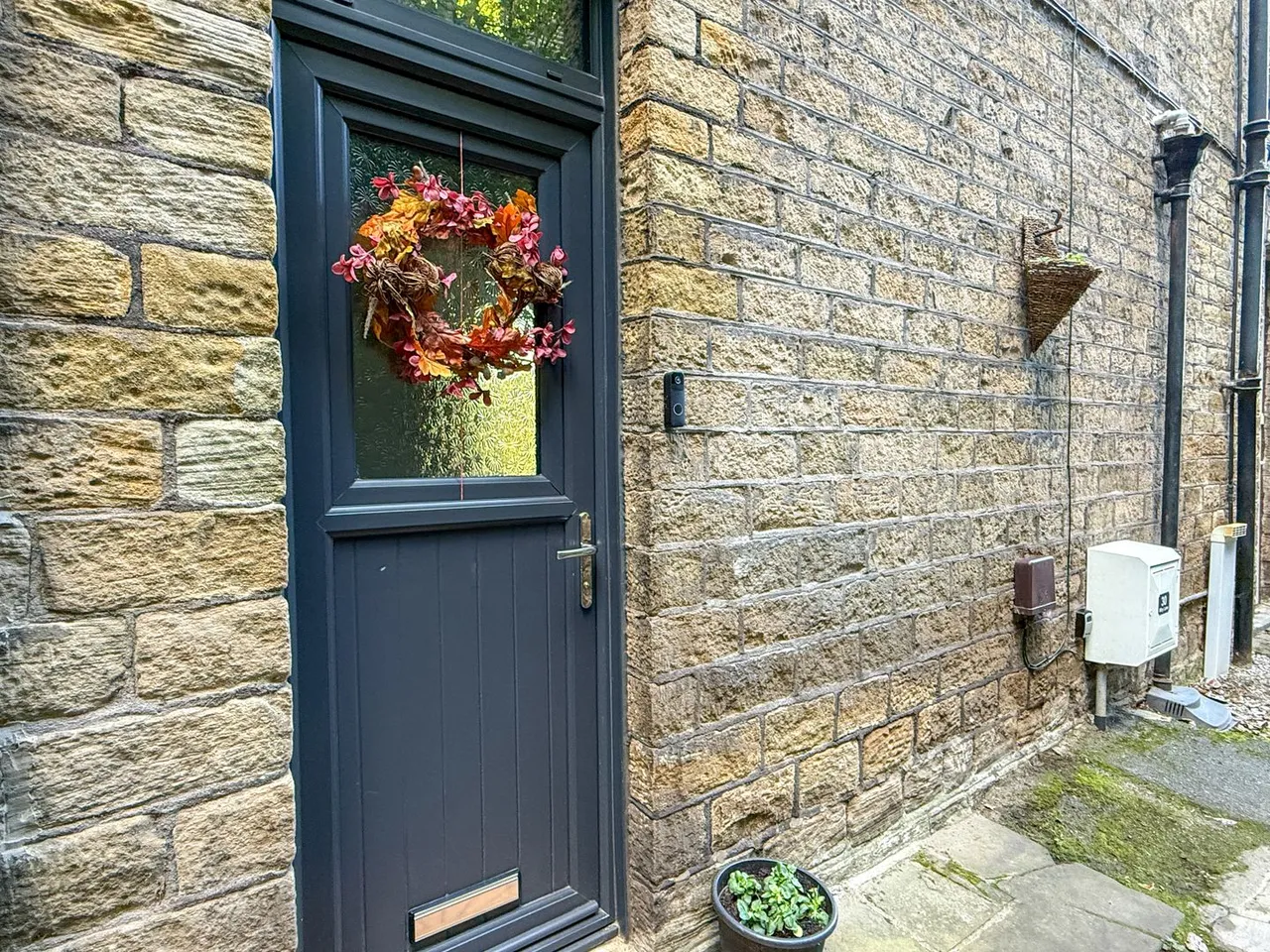 Miry Lane, Thongsbridge, photo 16