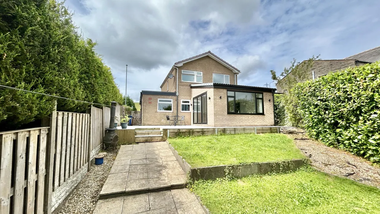 3 bed house for sale, Burnley Road, Weir, OL13