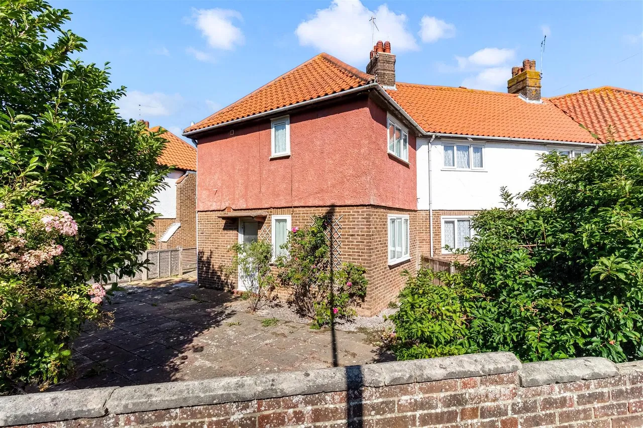 2 bed house for sale — Angola Road, Worthing