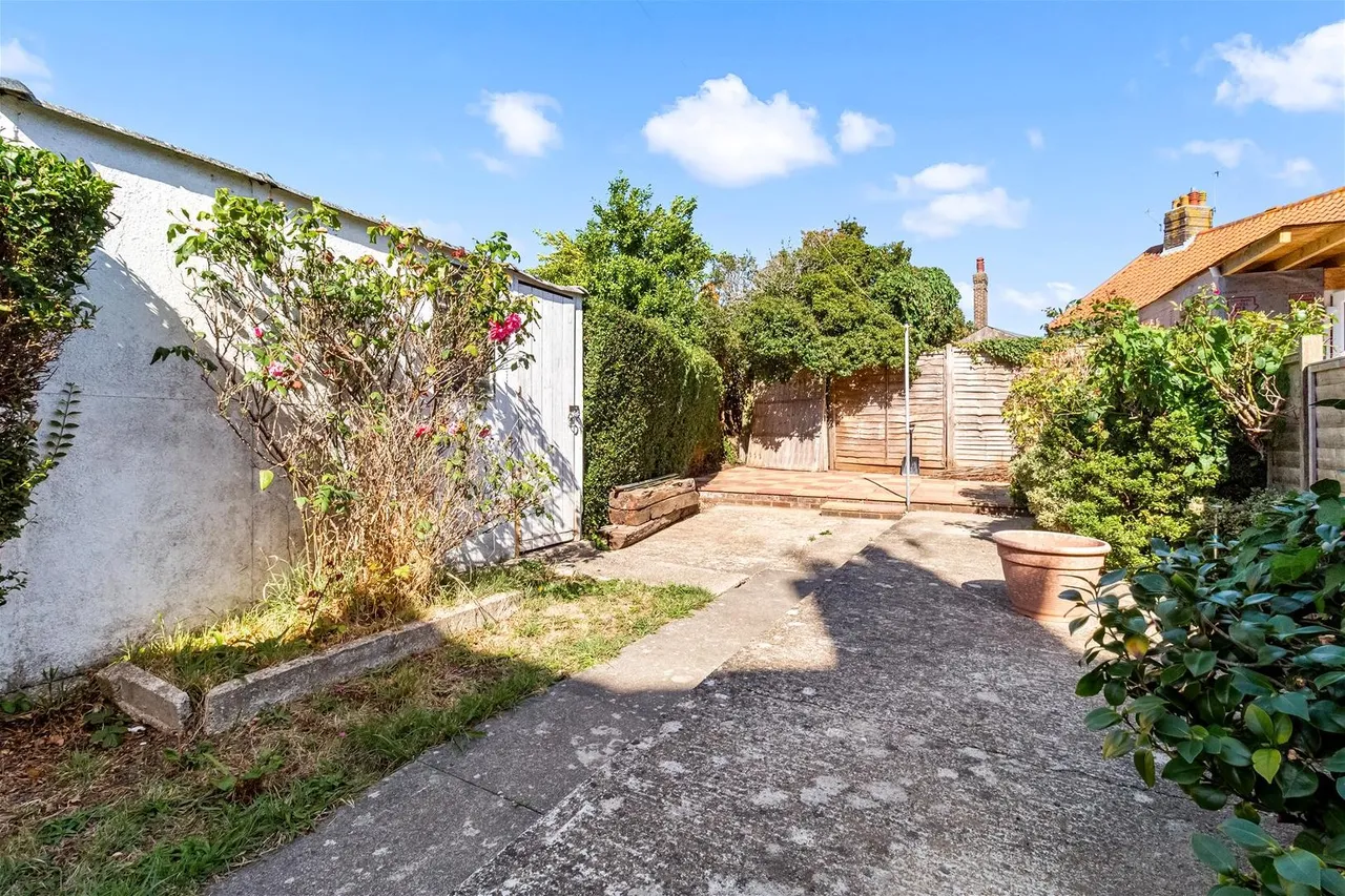 Angola Road, Worthing, photo 13