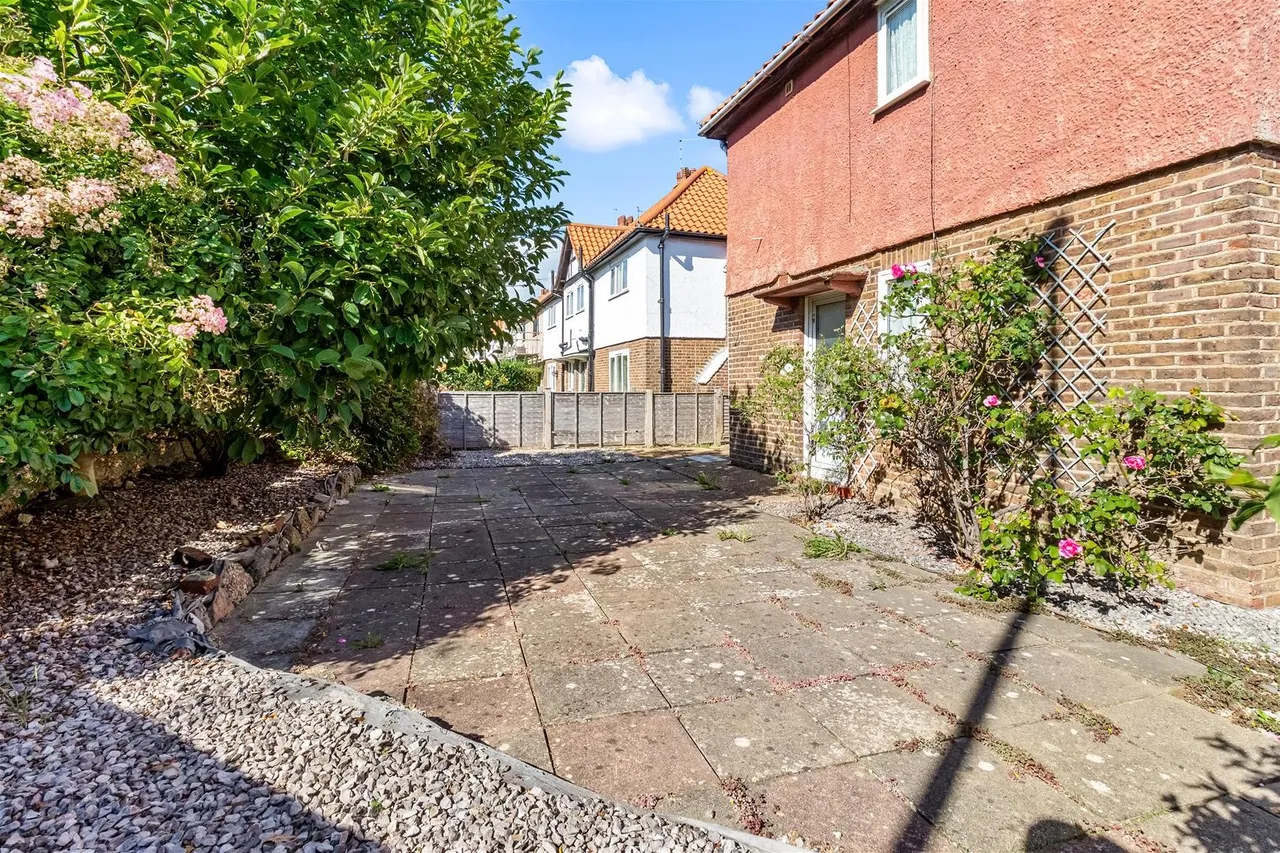 Angola Road, Worthing, photo 18