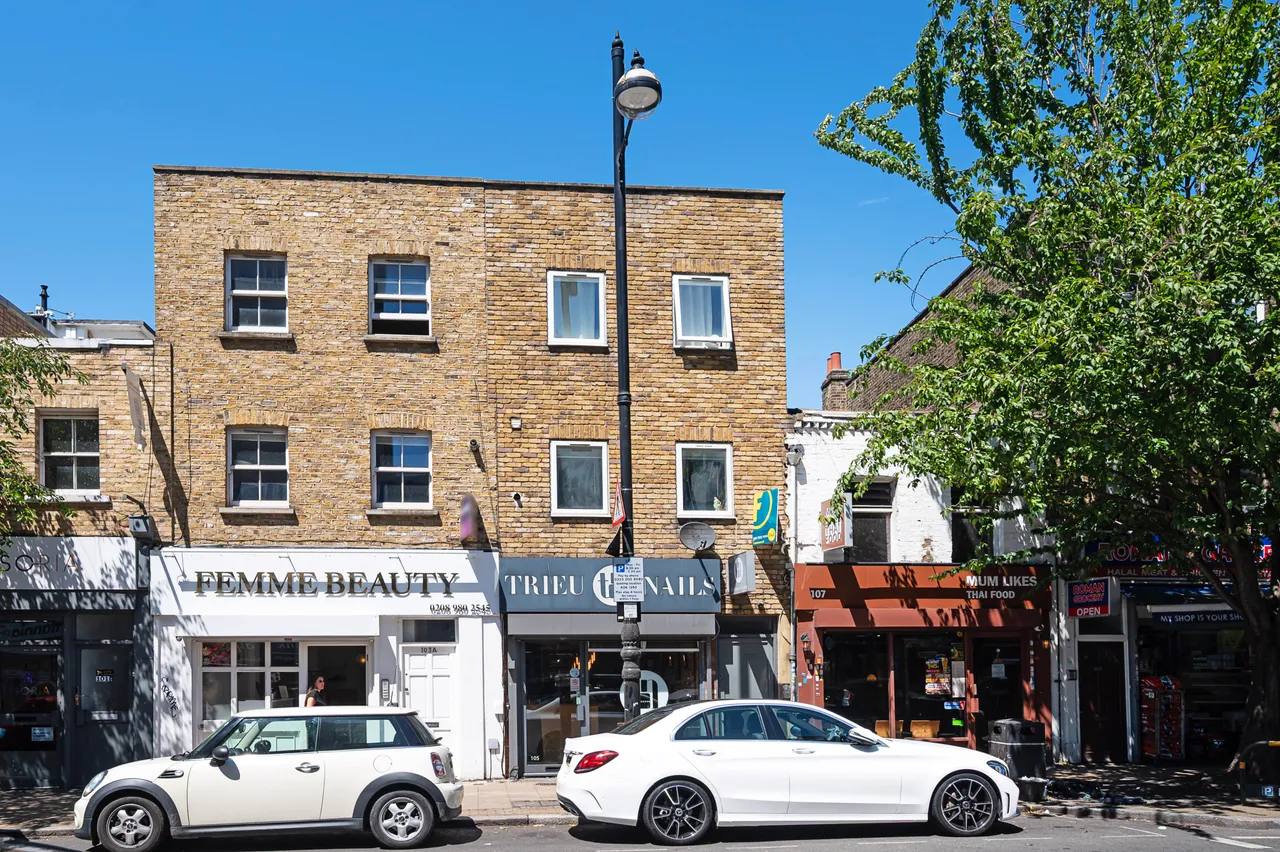 flat for sale — 105b Roman Road, London