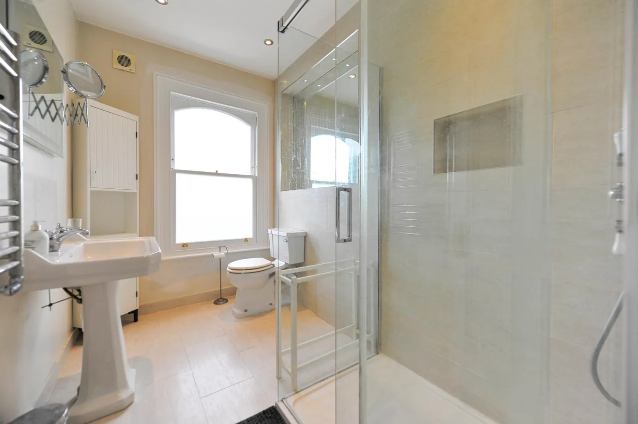 Bolingbroke Grove, London, SW11, photo 7