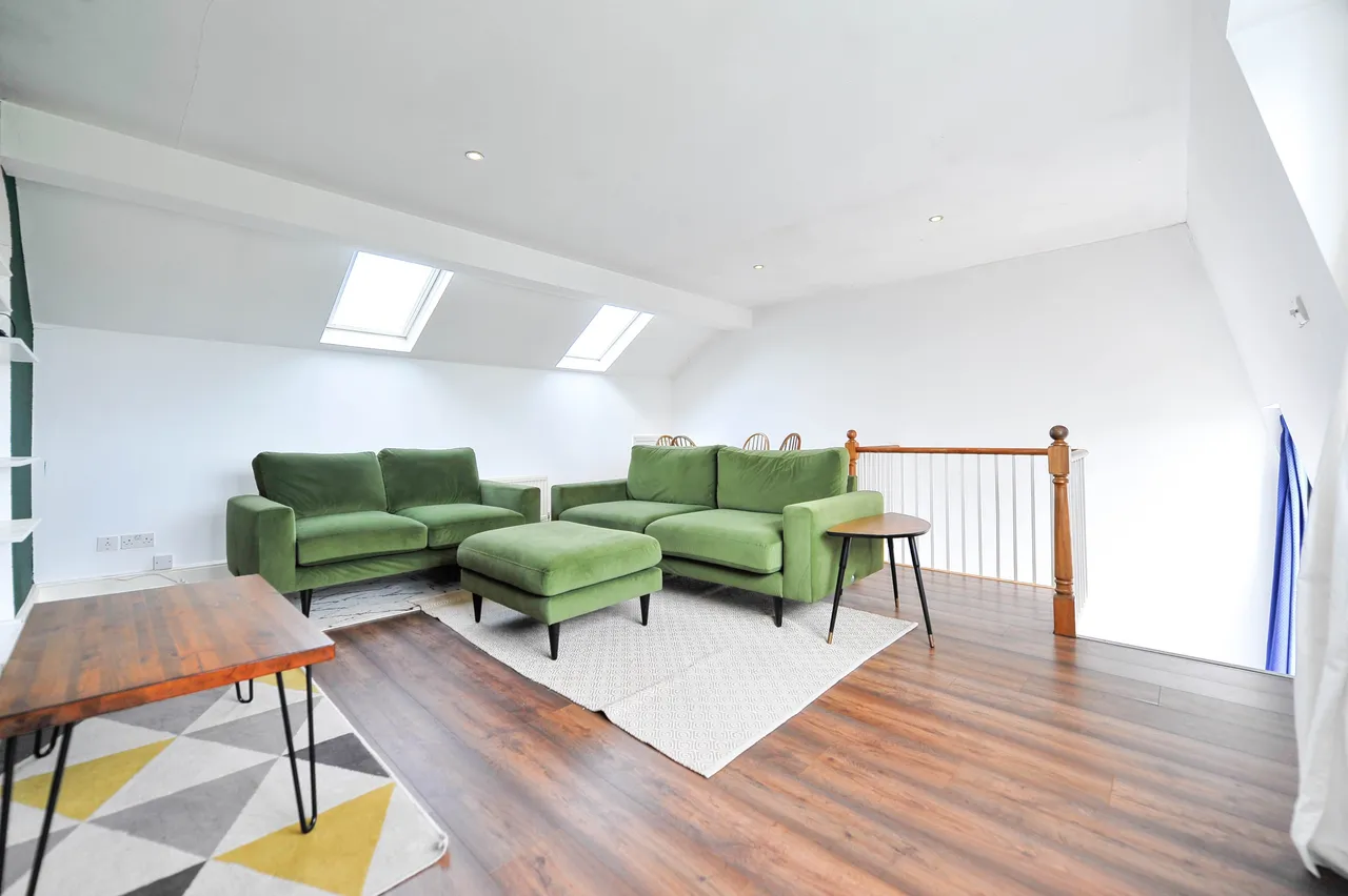 2 bed flat to rent — Bolingbroke Grove, London, SW11
