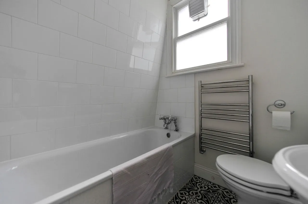 Bolingbroke Grove, London, SW11, photo 8