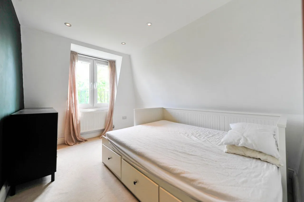 Bolingbroke Grove, London, SW11, photo 5