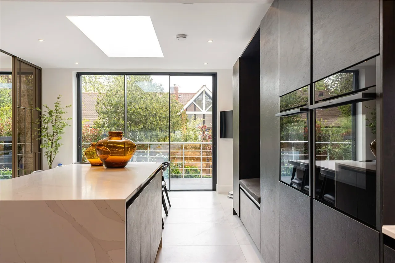 Beverley Lane, Kingston upon Thames, Surrey, KT2, photo 11