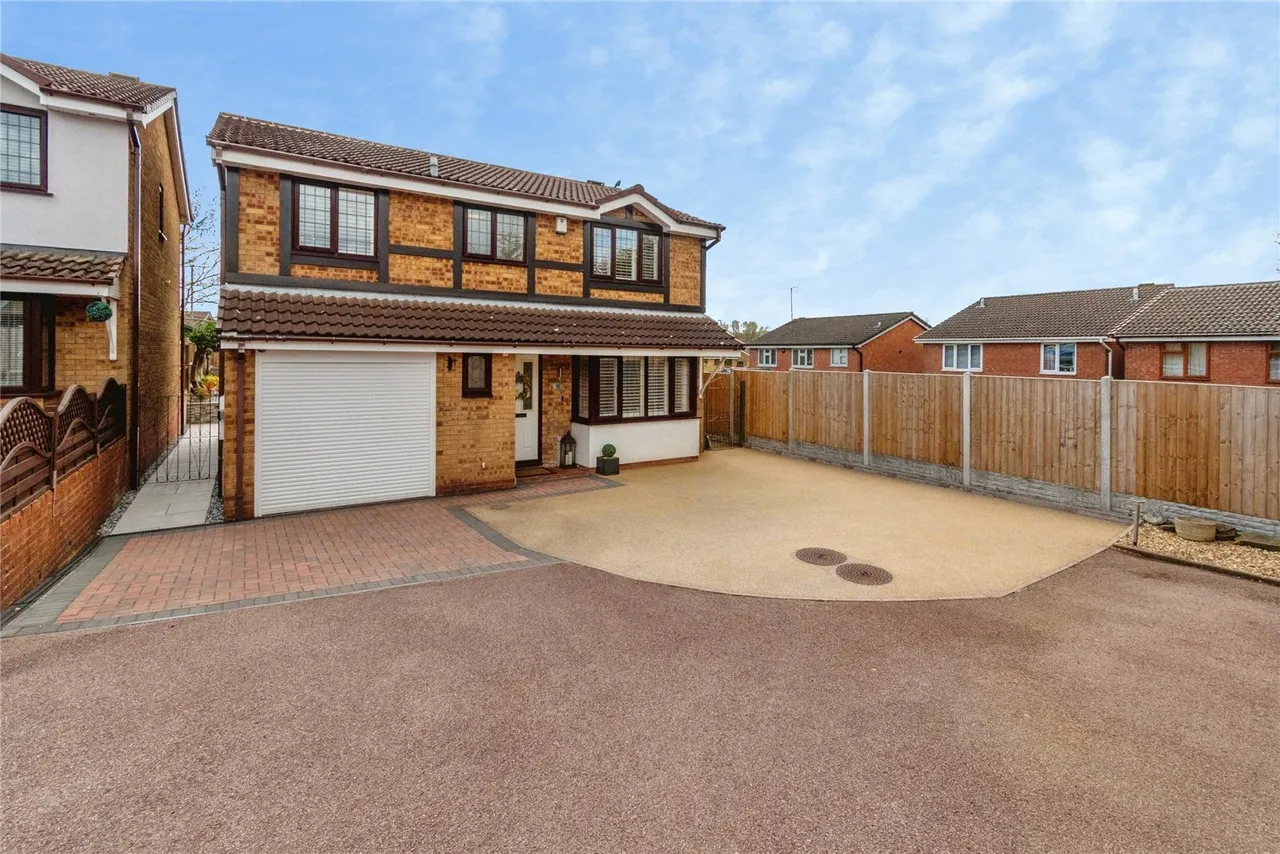 St. Pauls Close, Heath Hayes, Cannock, Staffordshire, WS11, photo 29