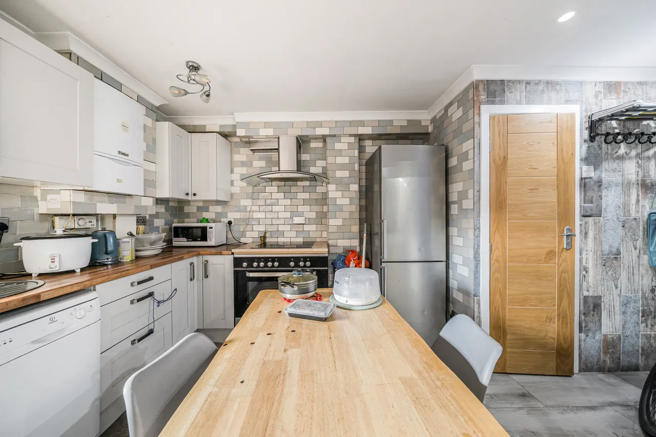22 Russell Road, London, photo 2