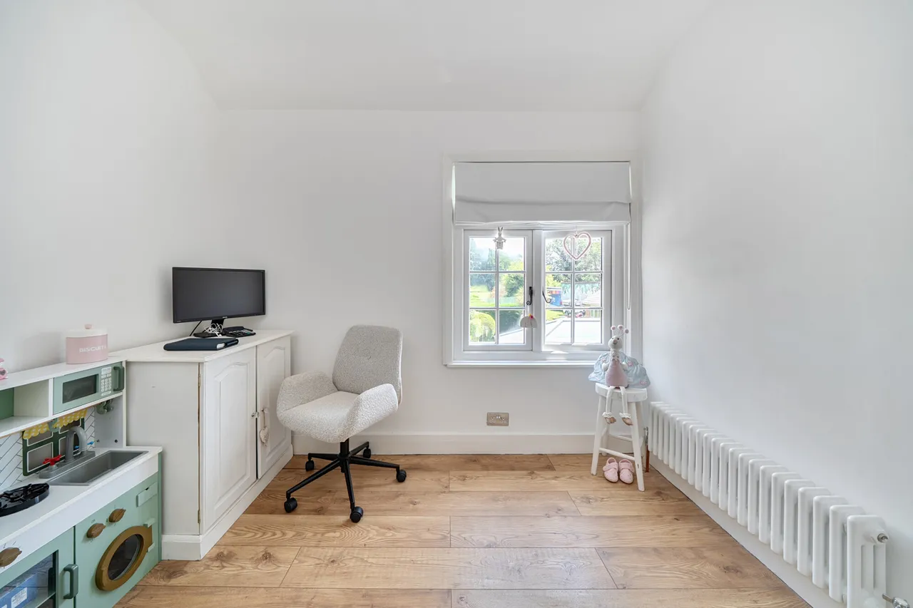 A Truly Exceptional Retreat in the Heart of Prime Uxbridge, UB8, photo 24