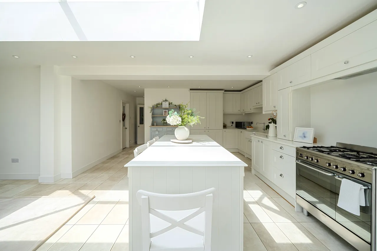 A Truly Exceptional Retreat in the Heart of Prime Uxbridge, UB8, photo 15