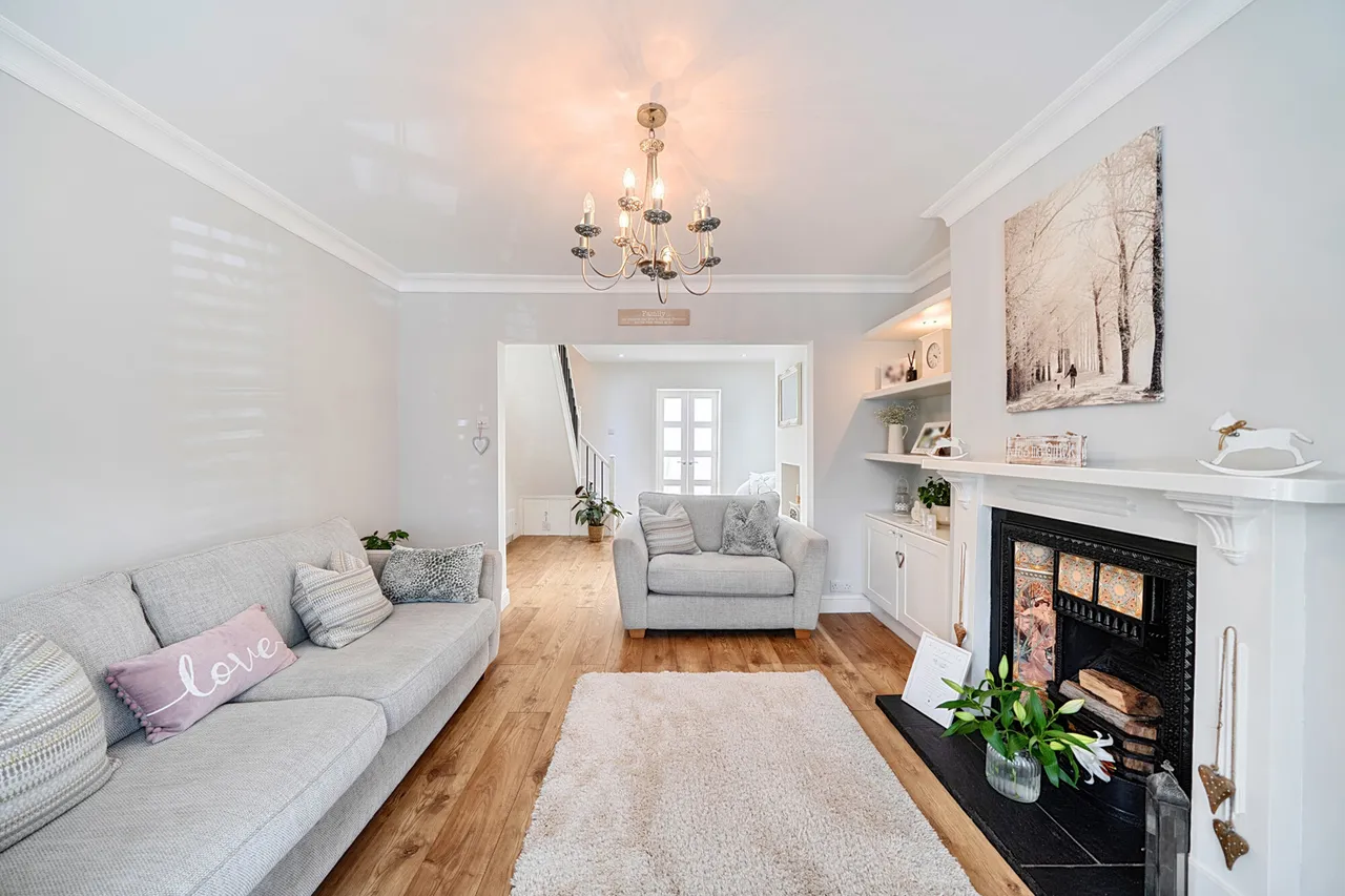 A Truly Exceptional Retreat in the Heart of Prime Uxbridge, UB8, photo 5