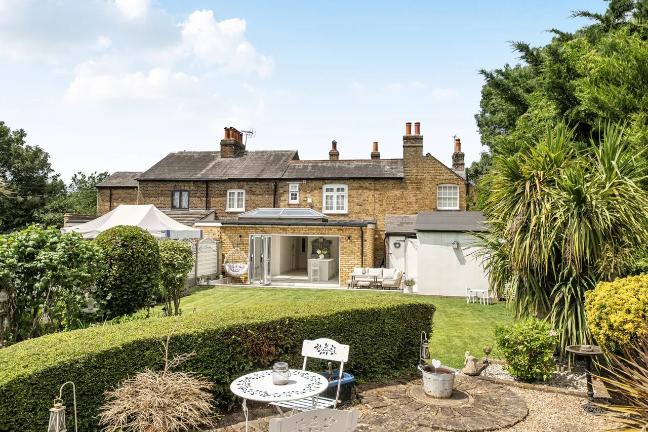 A Truly Exceptional Retreat in the Heart of Prime Uxbridge, UB8, photo 33
