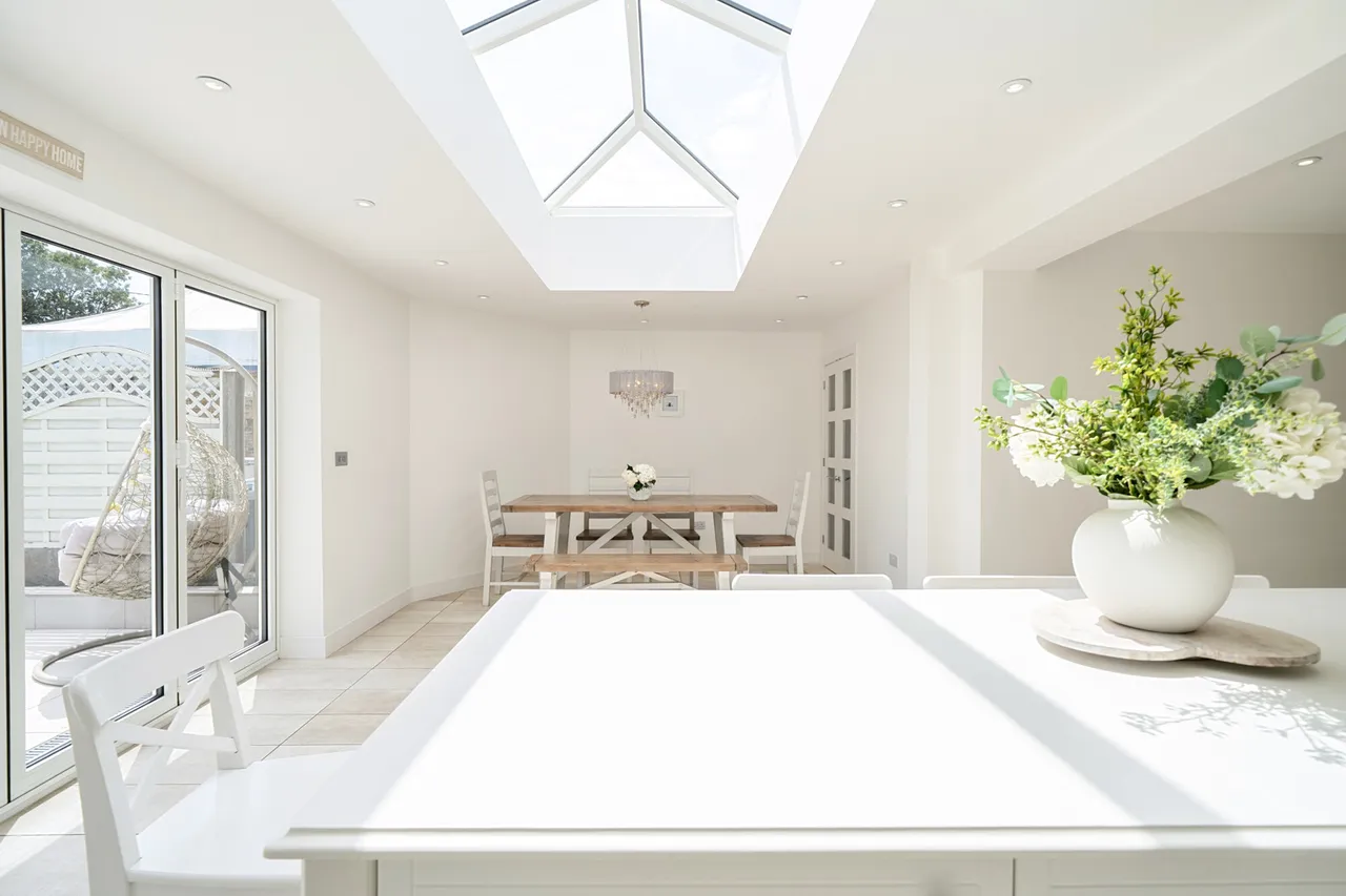 A Truly Exceptional Retreat in the Heart of Prime Uxbridge, UB8, photo 6