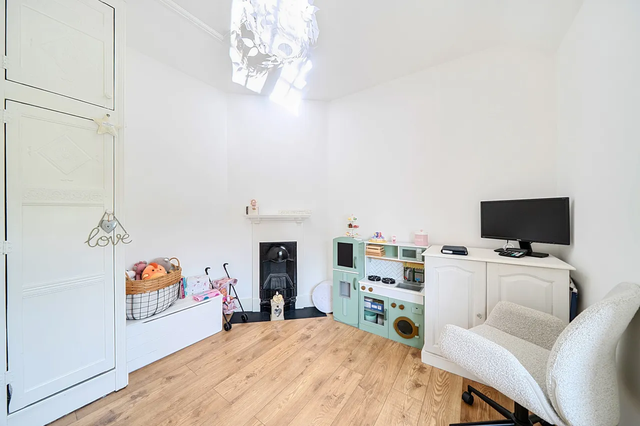 A Truly Exceptional Retreat in the Heart of Prime Uxbridge, UB8, photo 14