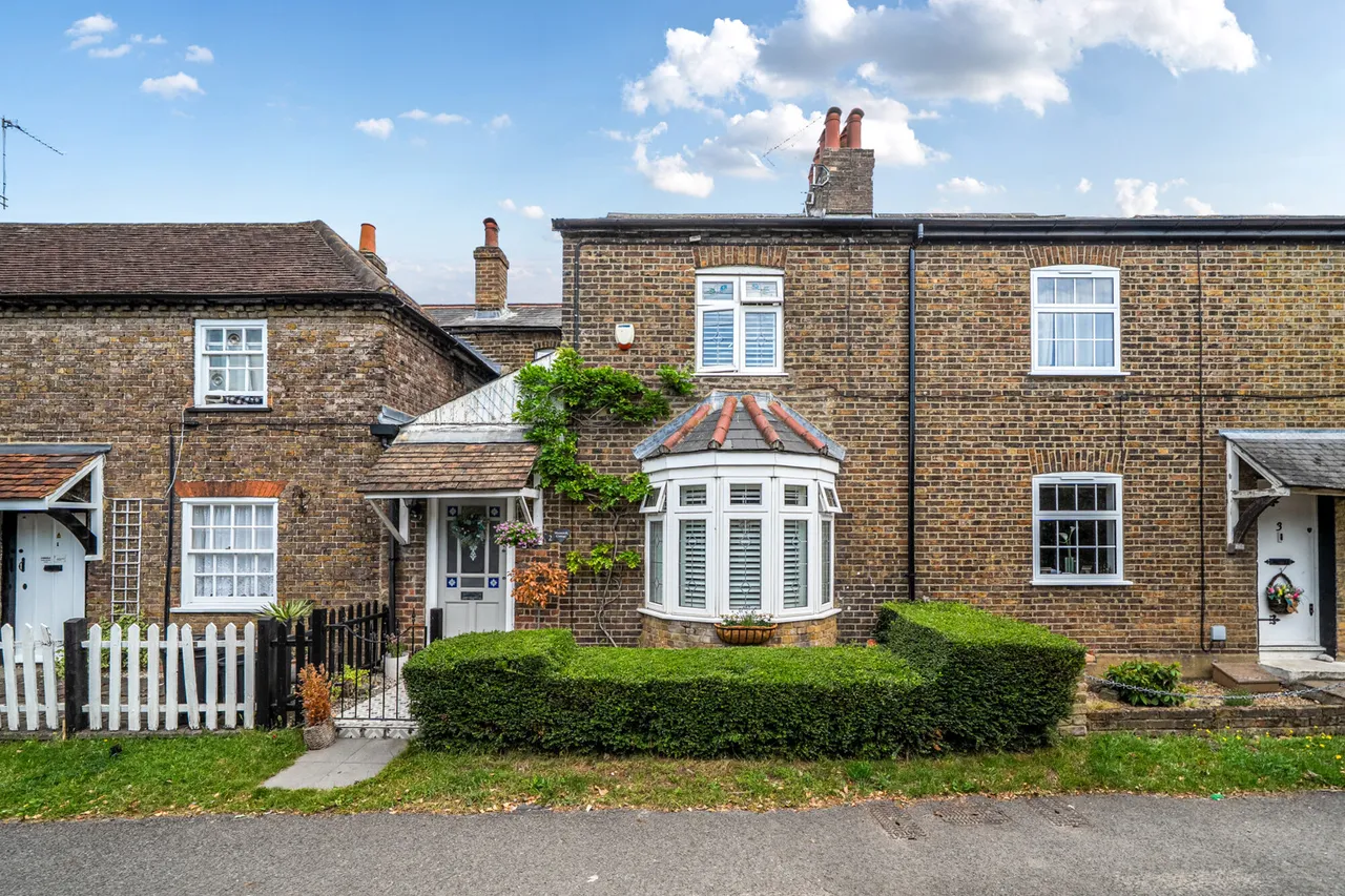A Truly Exceptional Retreat in the Heart of Prime Uxbridge, UB8, photo 34