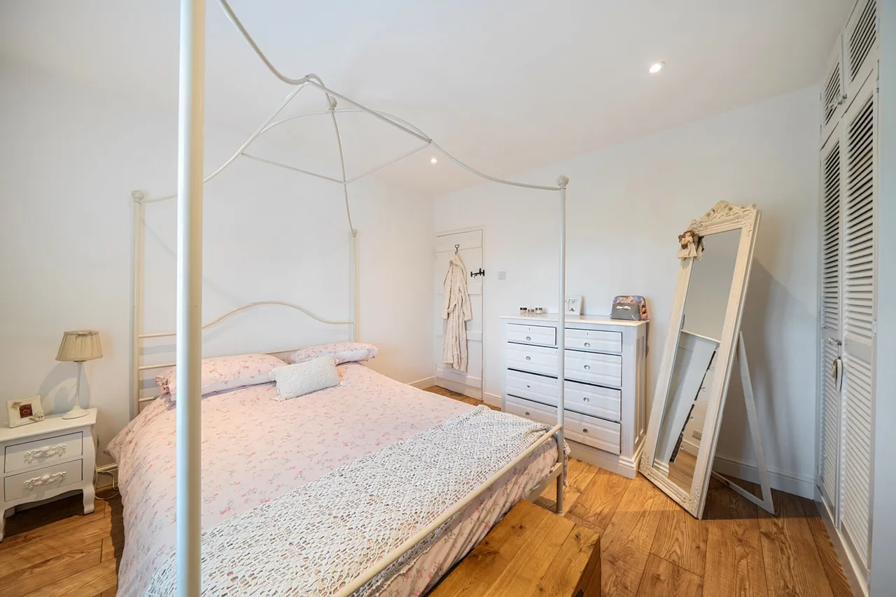A Truly Exceptional Retreat in the Heart of Prime Uxbridge, UB8, photo 19