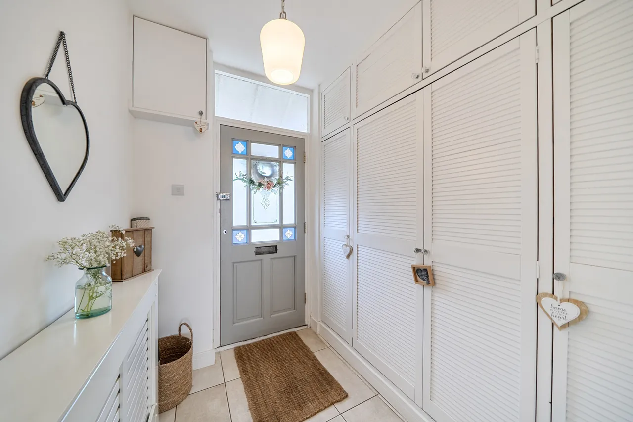A Truly Exceptional Retreat in the Heart of Prime Uxbridge, UB8, photo 26