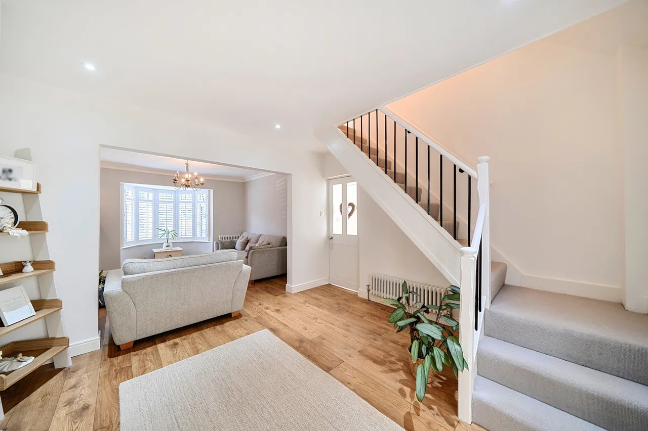 A Truly Exceptional Retreat in the Heart of Prime Uxbridge, UB8, photo 4