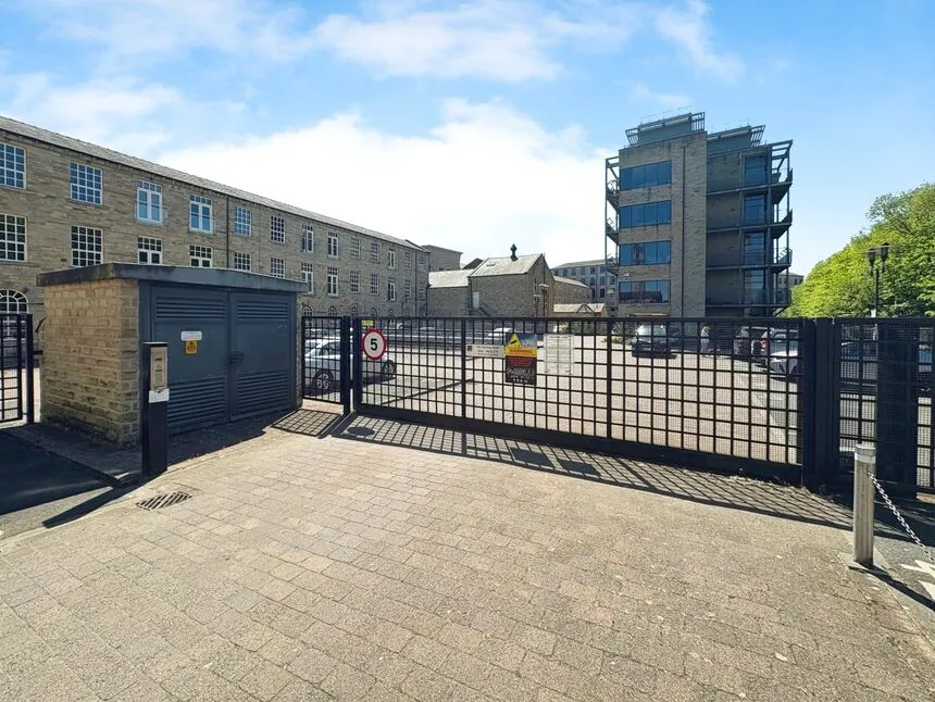 Firth Street, Huddersfield, HD1, photo 7