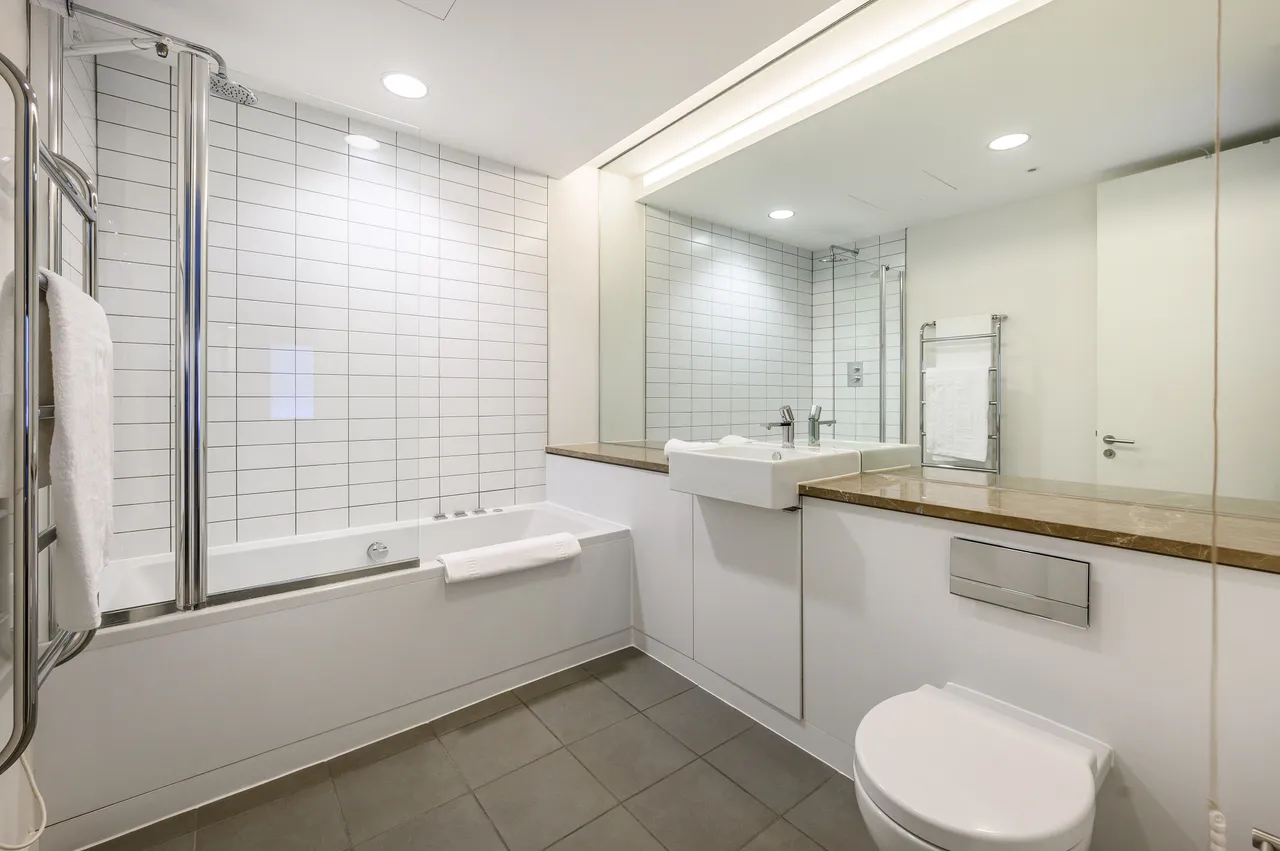 Flat 1b, 161 Fulham Road, London, photo 4