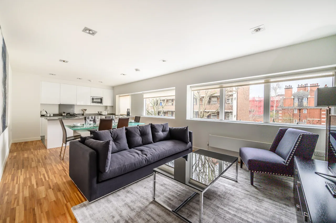 2 bed flat to rent — Flat 1b, 161 Fulham Road, London