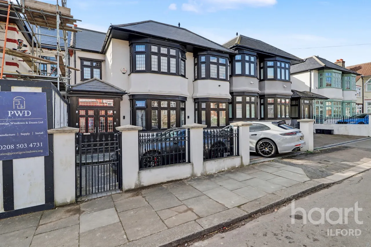 Canterbury Avenue, Ilford, IG1, photo 2