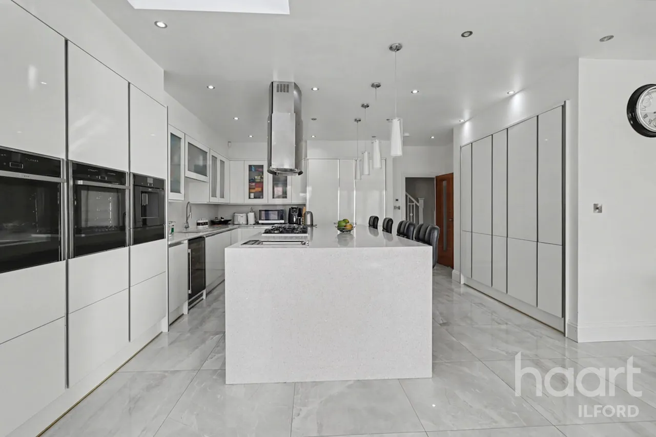 Canterbury Avenue, Ilford, IG1, photo 13