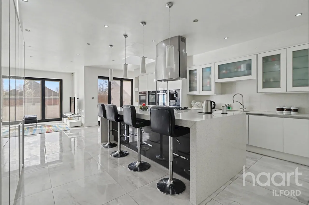 Canterbury Avenue, Ilford, IG1, photo 12