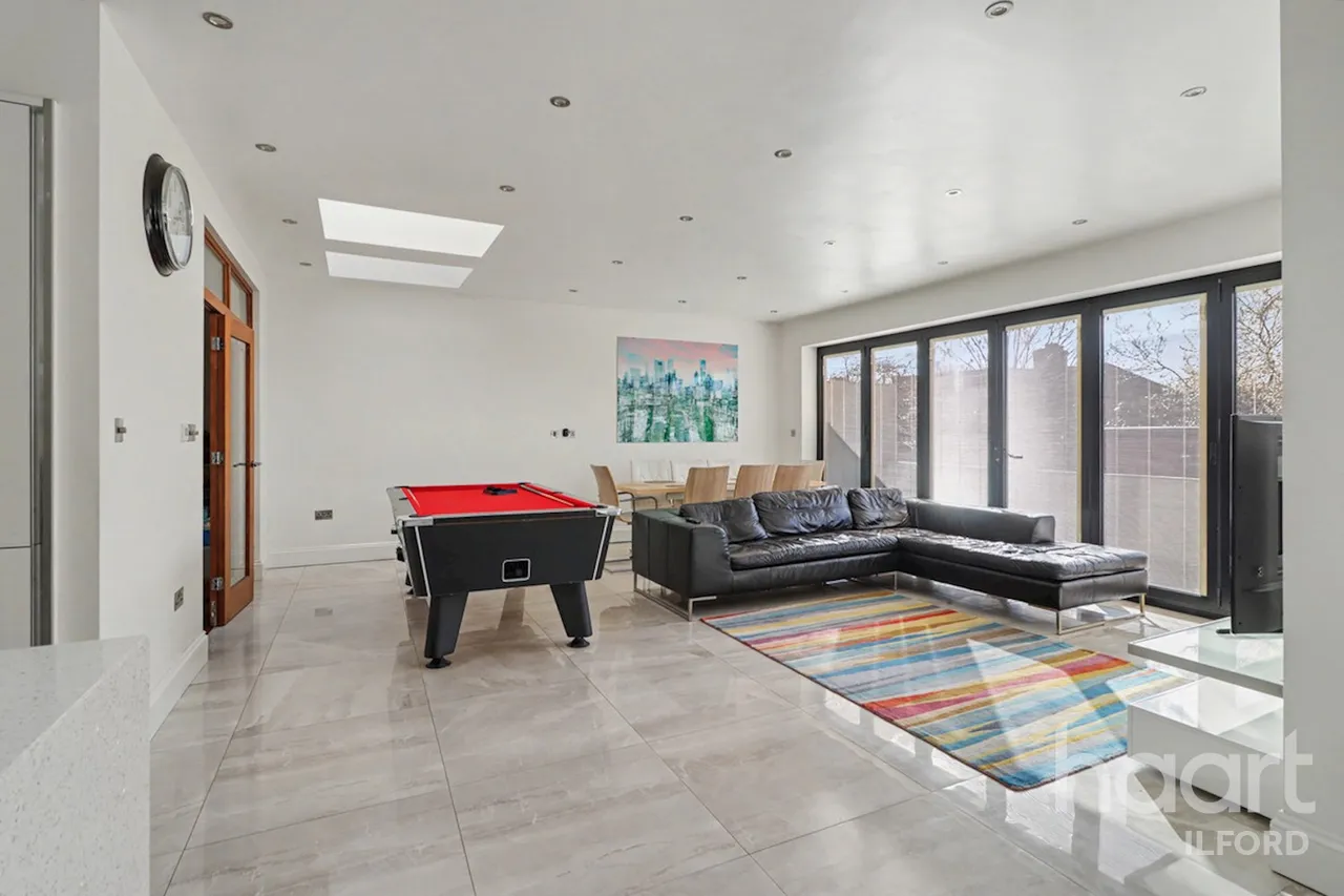 Canterbury Avenue, Ilford, IG1, photo 17