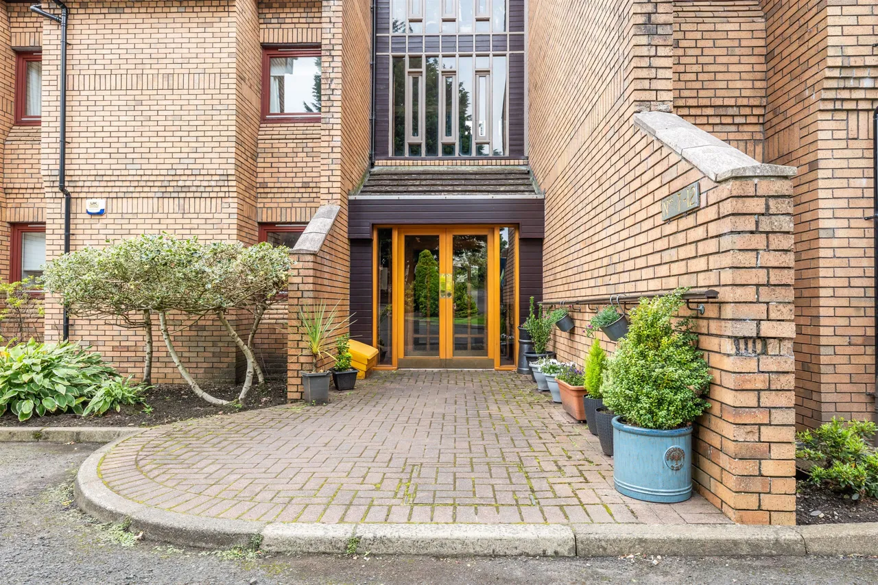 Larchfield Court, Newton Mearns, photo 18
