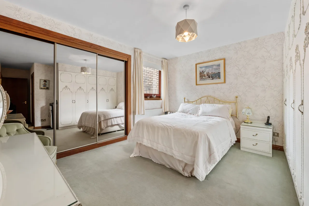 Larchfield Court, Newton Mearns, photo 11