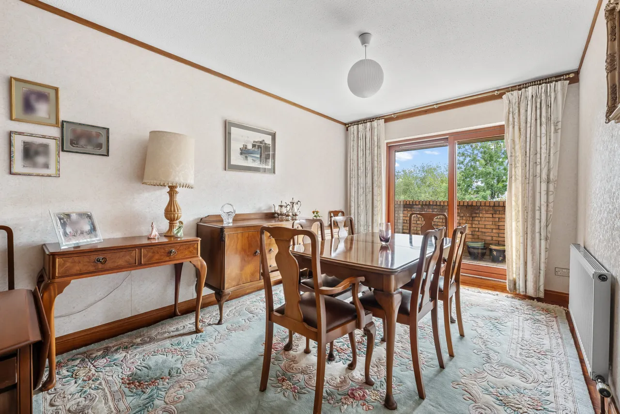 Larchfield Court, Newton Mearns, photo 5
