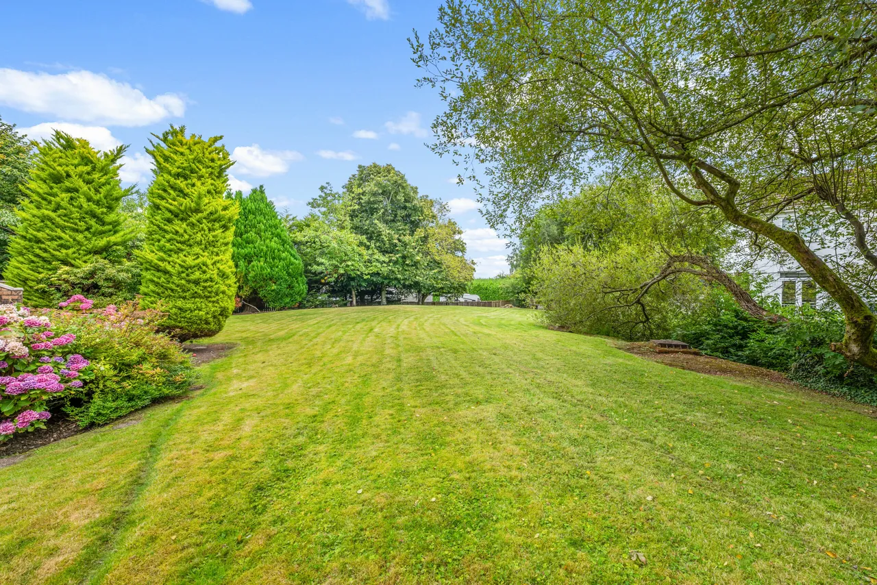 Larchfield Court, Newton Mearns, photo 19