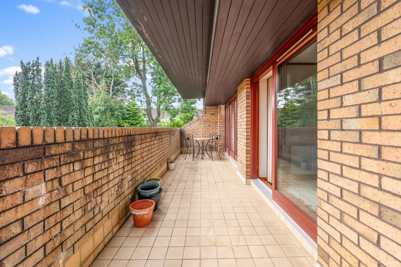 Larchfield Court, Newton Mearns, photo 17
