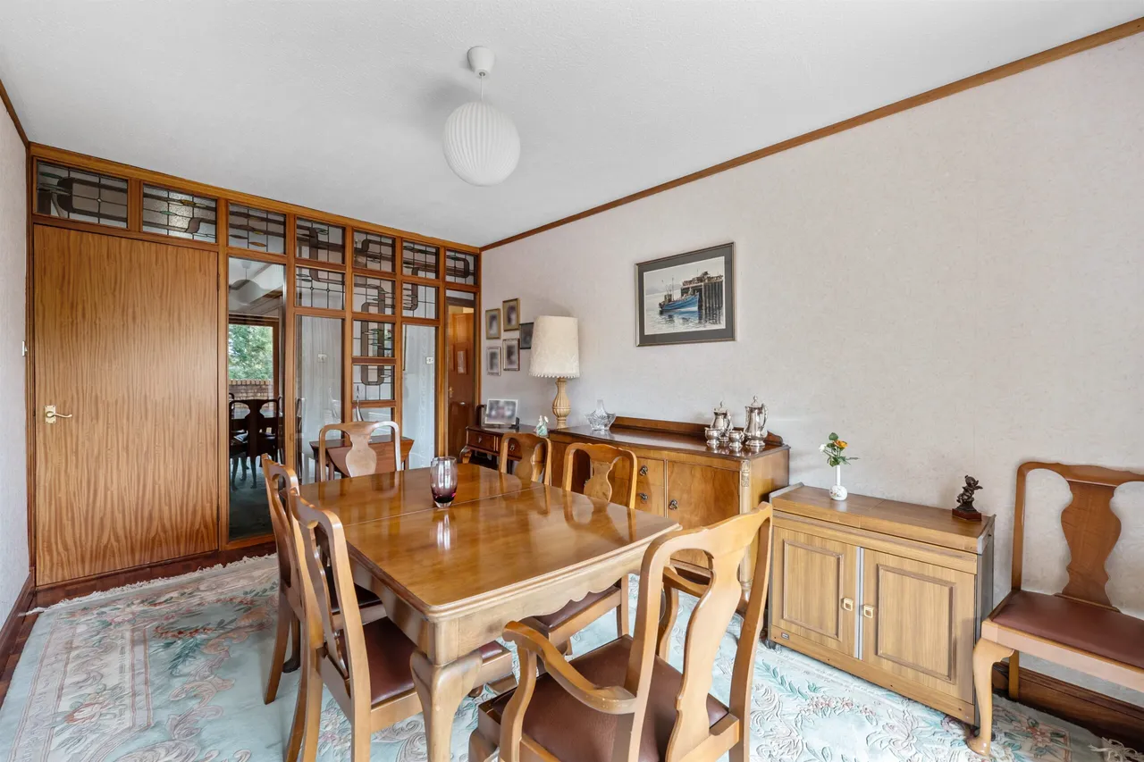 Larchfield Court, Newton Mearns, photo 6