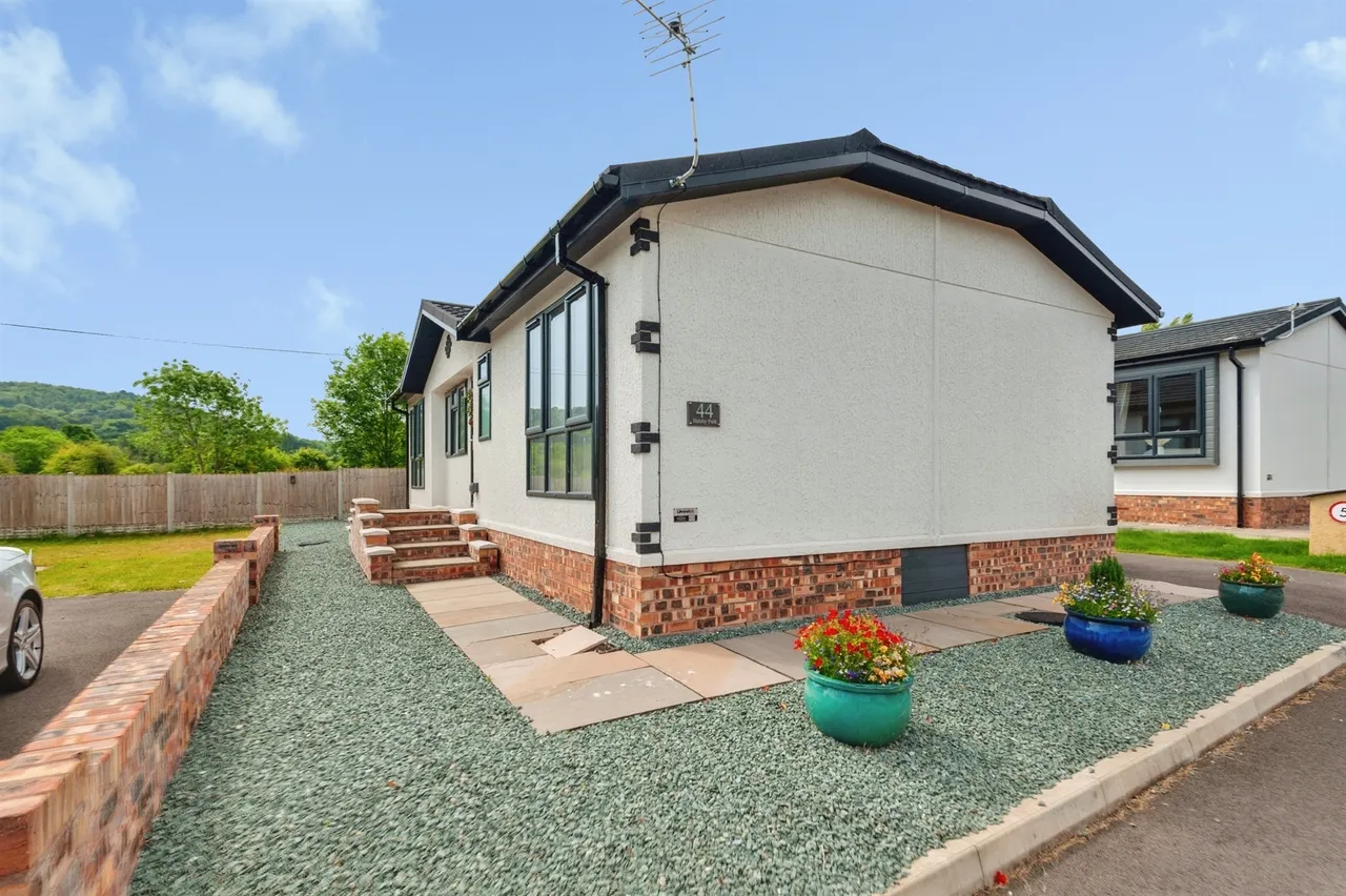 Chester Road, Frodsham, WA6, photo 2
