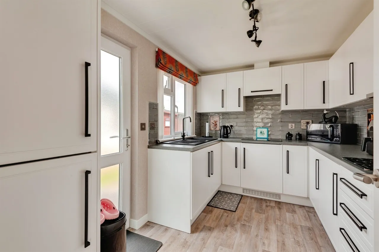 Chester Road, Frodsham, WA6, photo 4