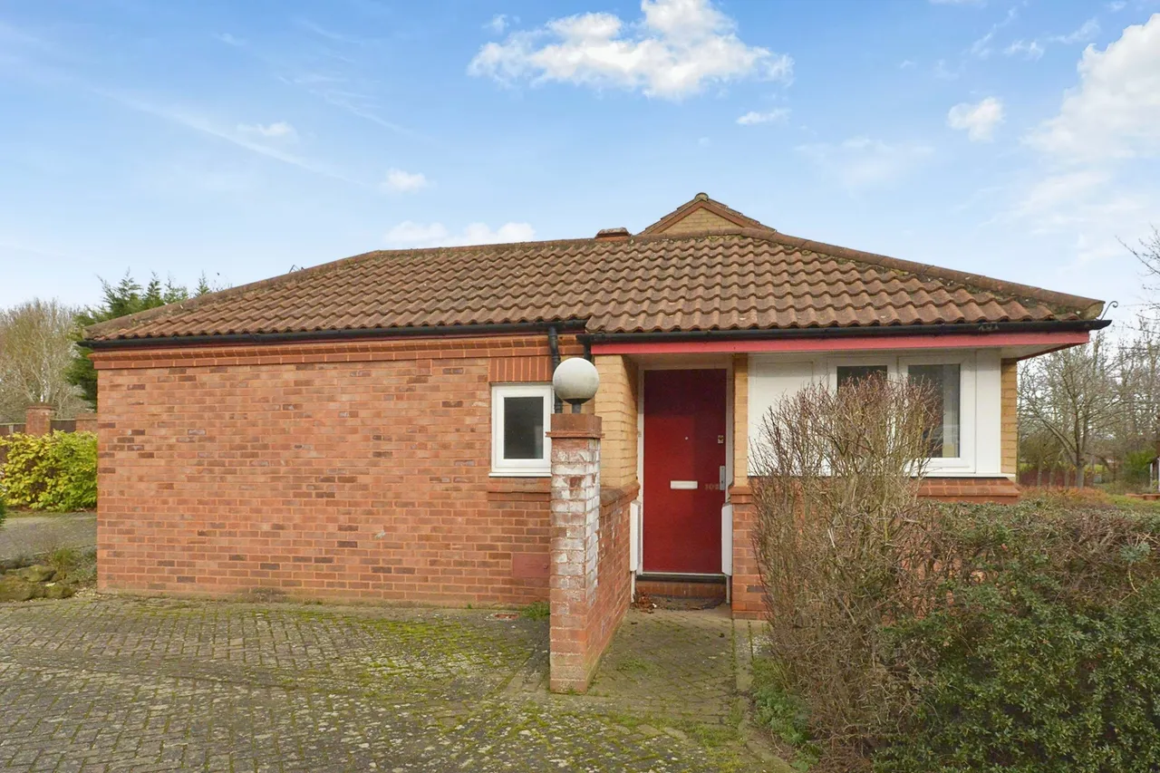 1 bed house for sale — Clay Hill, Two Mile Ash, Milton Keynes, Buckinghamshire, MK8