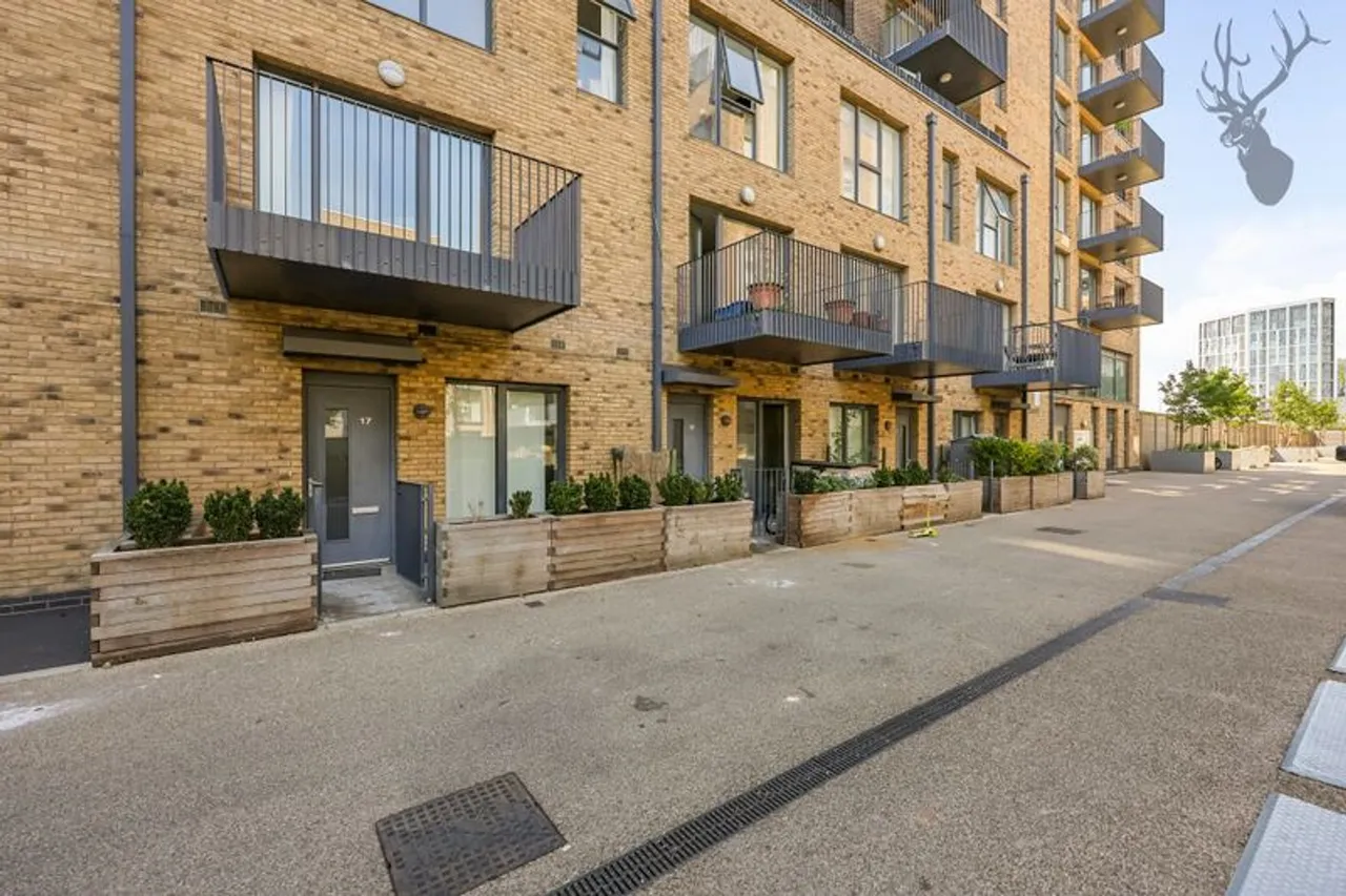 4 bed flat for sale, Bolinder Way, London, E3